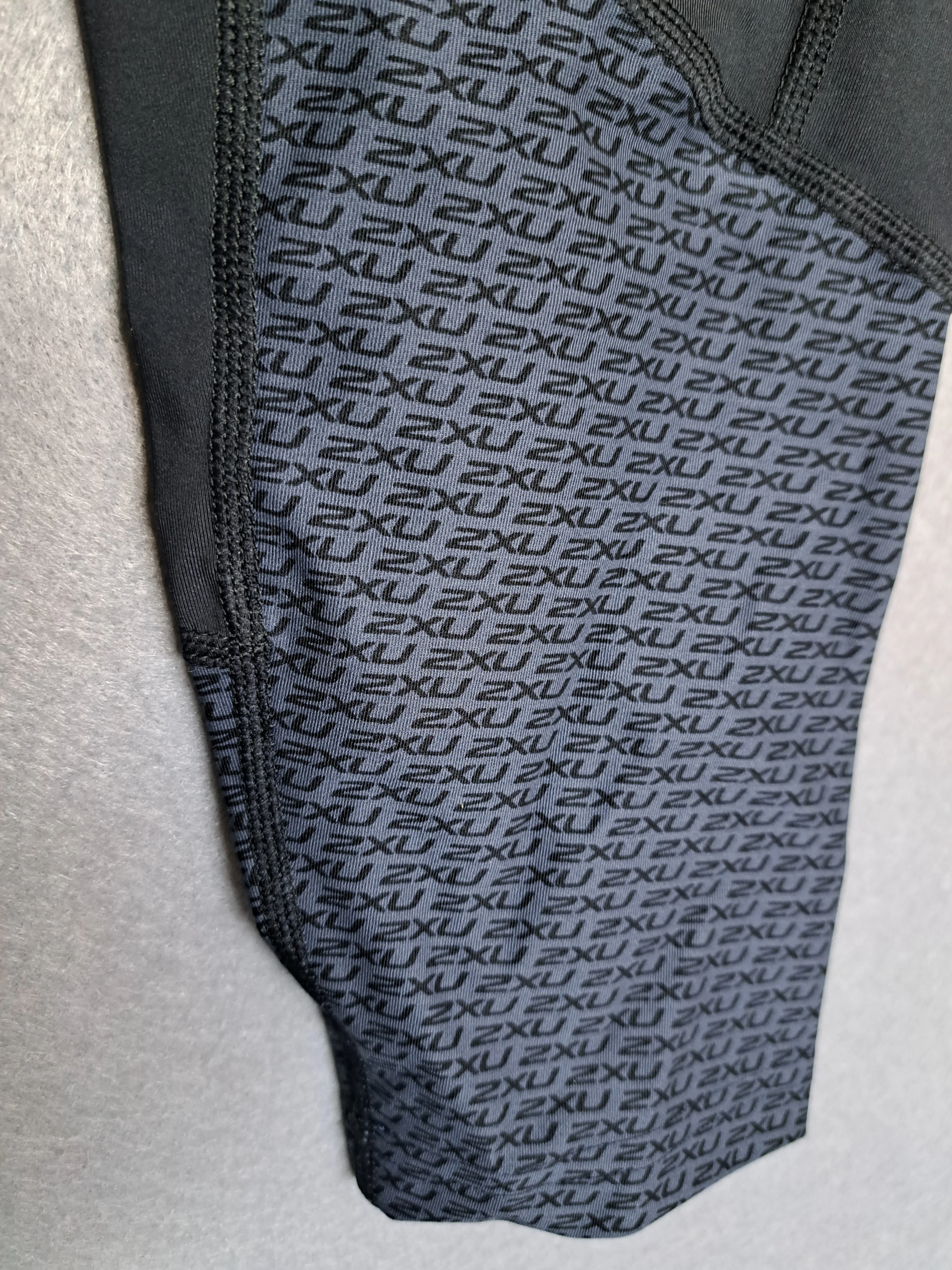 2XU Accelerate Compression 7/8 Tights, Damen, Black/Grey Reflective - Image 2