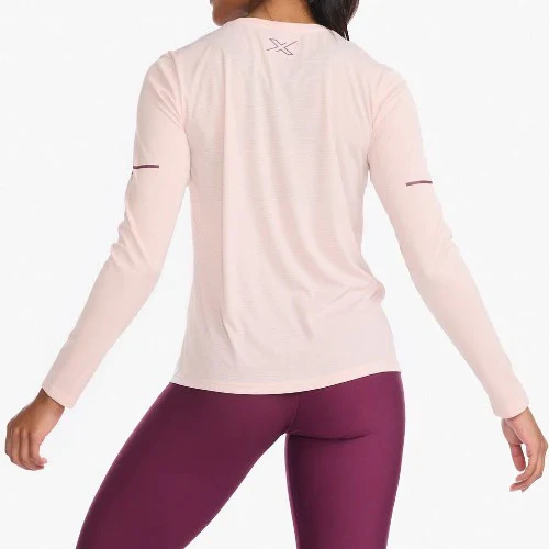 2XU Aero Longsleeve, Damen, Peach Whip/Mulberry Reflective - Image 2