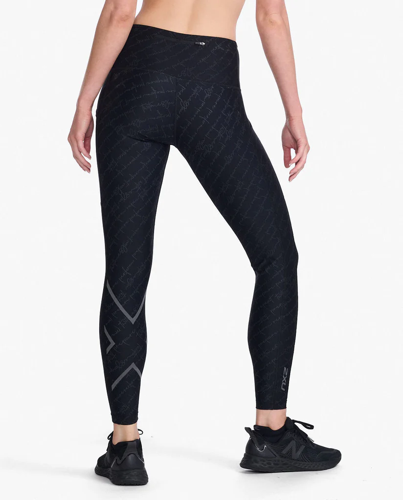 2XU Aero Reflect Hi-Rise Compression Tights, Damen, TTY Script/Black Reflective - Image 2