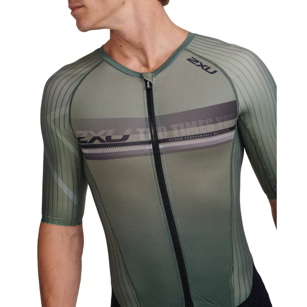 2XU Aero Sleeved Trisuit, Herren, alpine/periscope, olivegrün/schwarz - Image 3