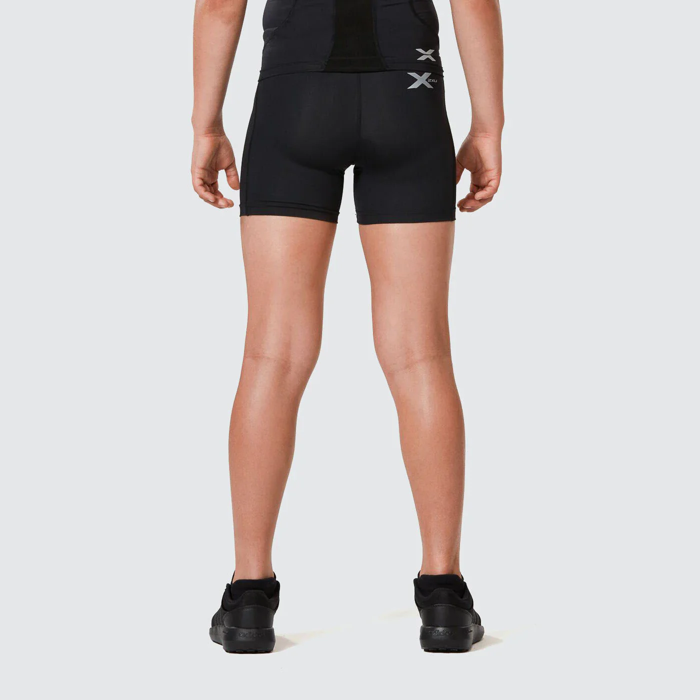 2XU Boys Compression 1/2 Short, Jungen, Black/Black - Image 2