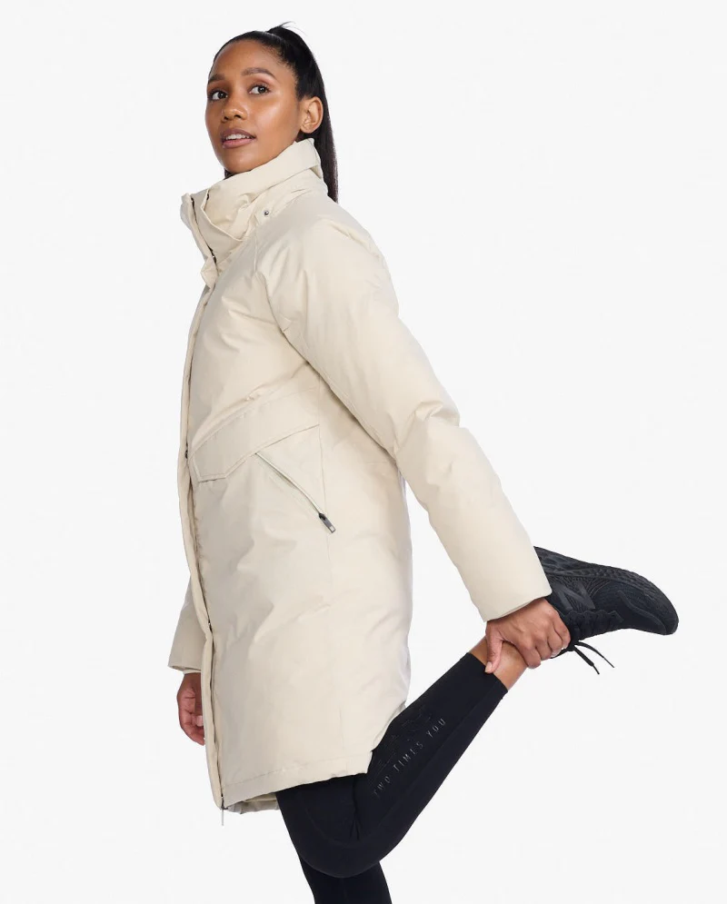 2XU Commute Insulation Longline Jacket, Damen, Linen/White - Image 2