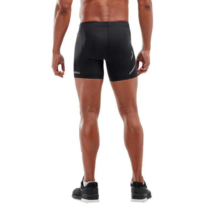 2XU Core Compression 1/2 Shorts, Herren, Black/Silver - Image 2