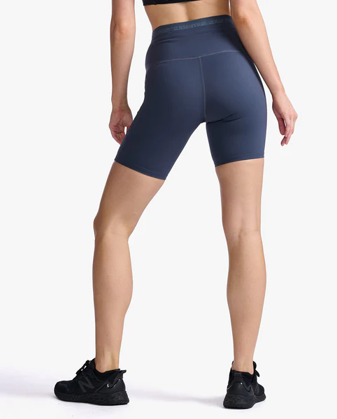 2XU Form Stash Hi-Rise Bike Shorts, Damen, dunkelgrau - Image 2