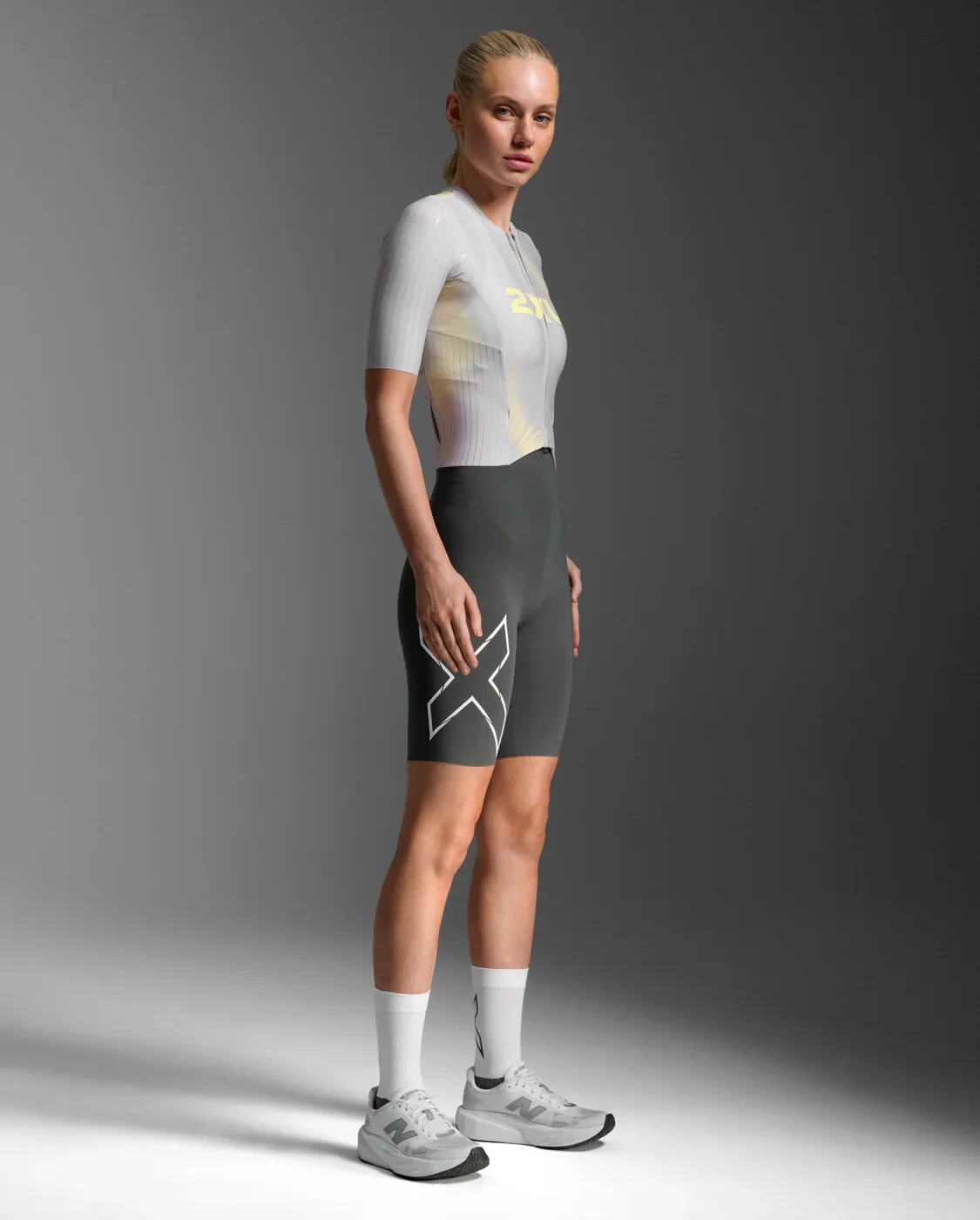 2XU Light Speed React Sleeved Trisuit, Damen, Lemon Juice/Jupiter - Image 2