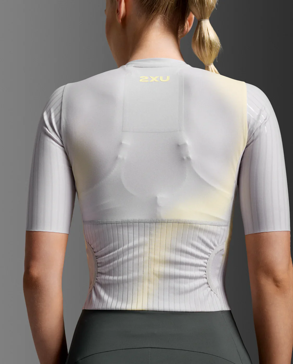 2XU Light Speed React Sleeved Trisuit, Damen, Lemon Juice/Jupiter - Image 4