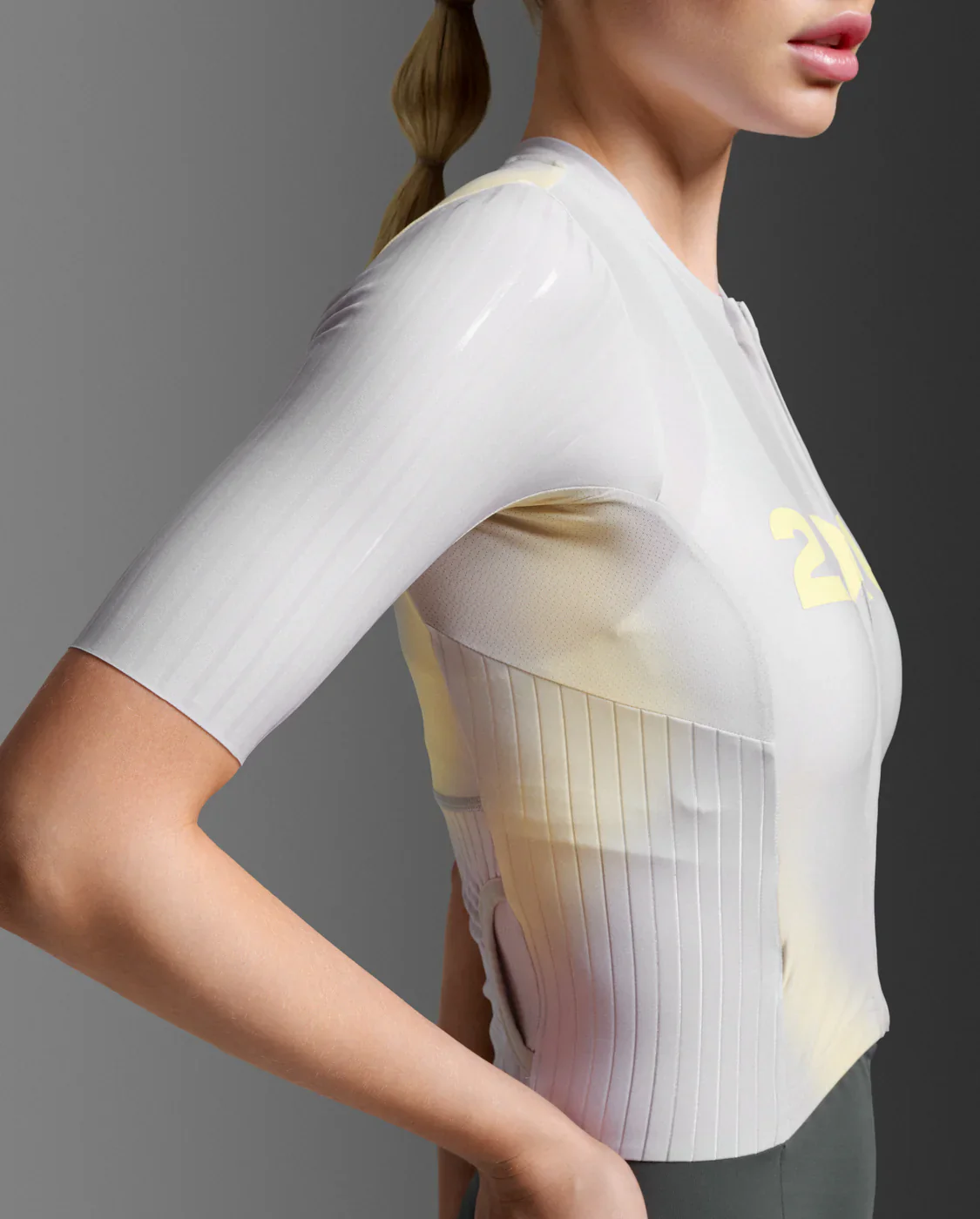 2XU Light Speed React Sleeved Trisuit, Damen, Lemon Juice/Jupiter - Image 6