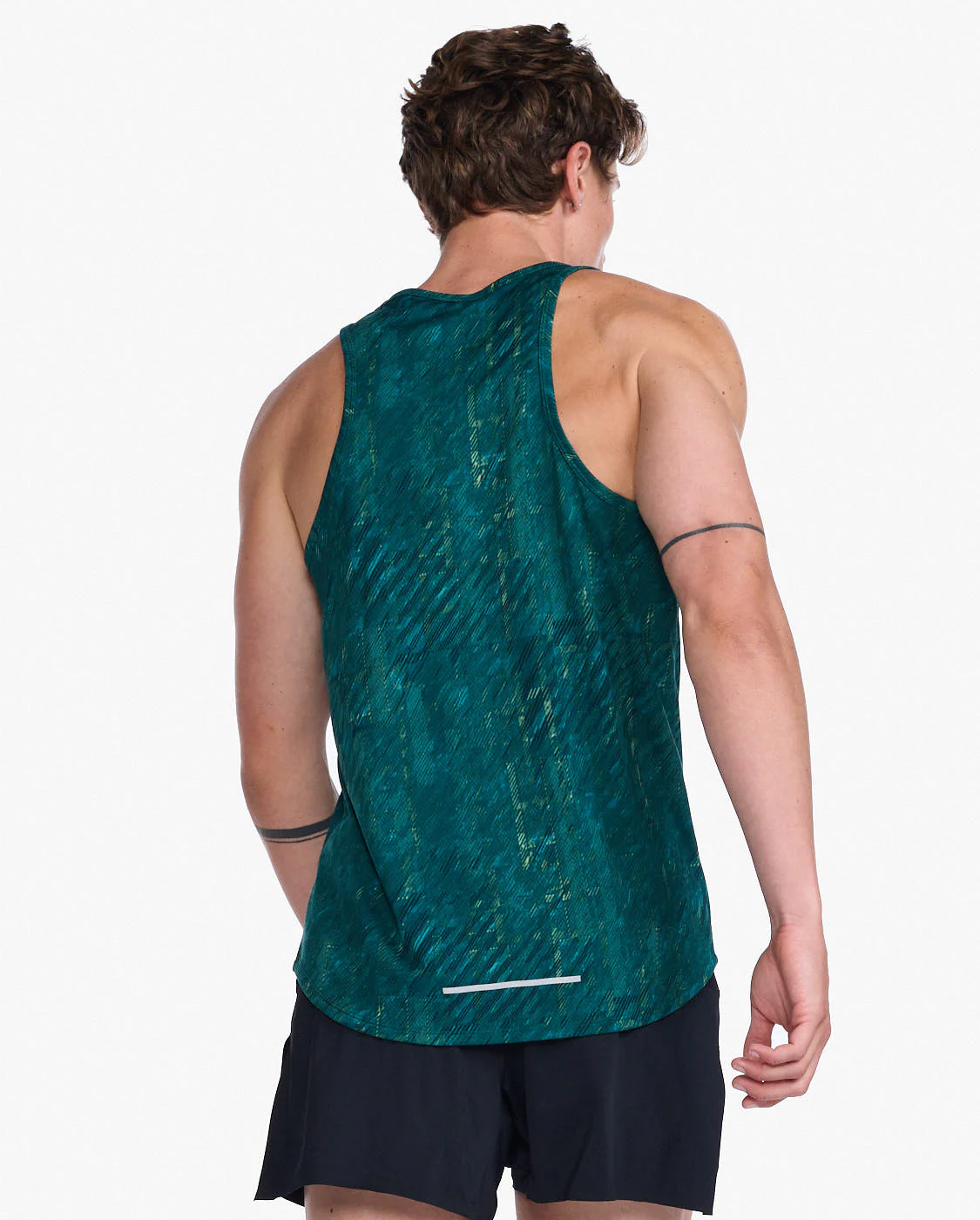 2XU Light Speed Singlet, Herren, Glitch Check/Silver Reflective - Image 2
