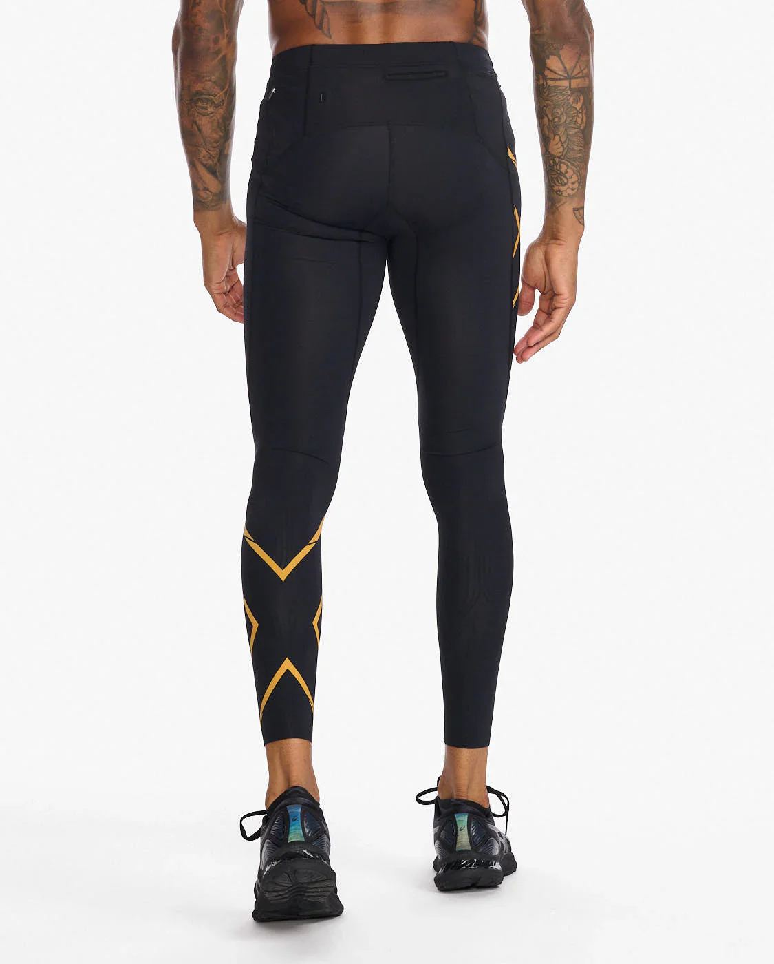 2XU Light Speed MCS Run Compression Tights, Herren, Laufhose, Black/Turmeric Reflective - Image 2