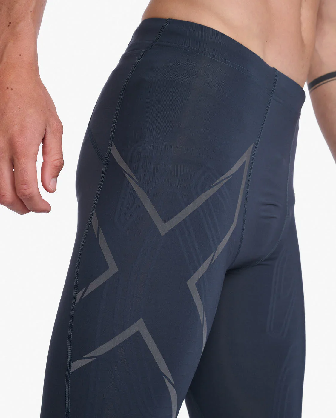 2XU Light Speed MCS Run Compression Tights, Laufhose, Herren, India Ink/Black Reflective - Image 4