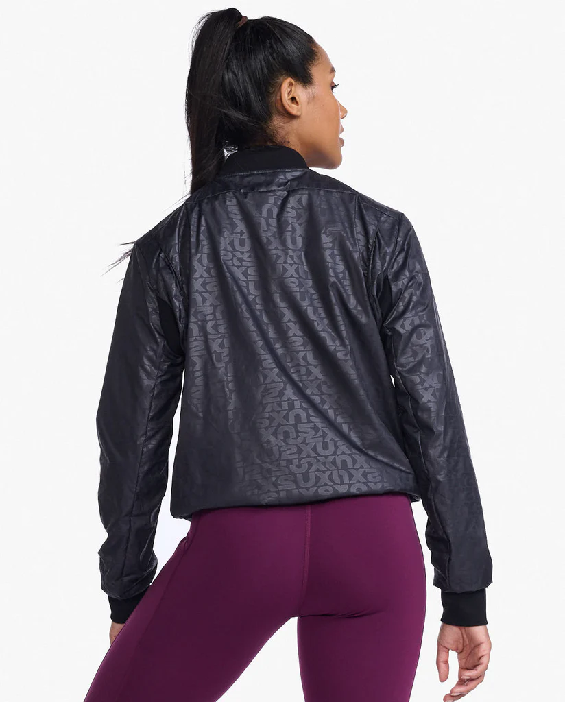 2XU Motion Bomber, Damen, Embossed Monogram/White - Image 2