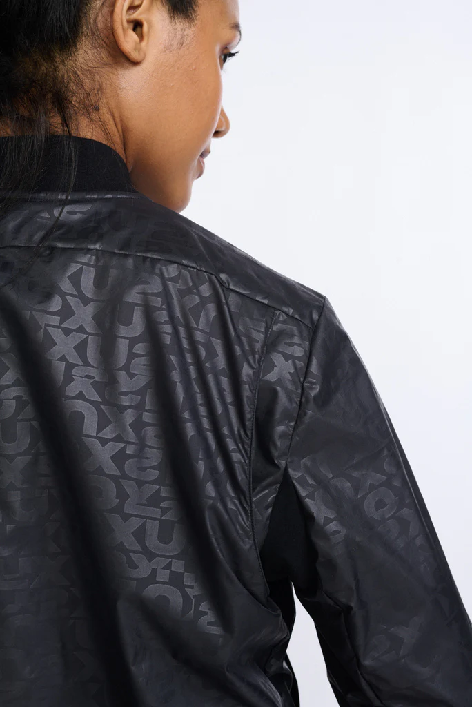 2XU Motion Bomber, Damen, Embossed Monogram/White - Image 5