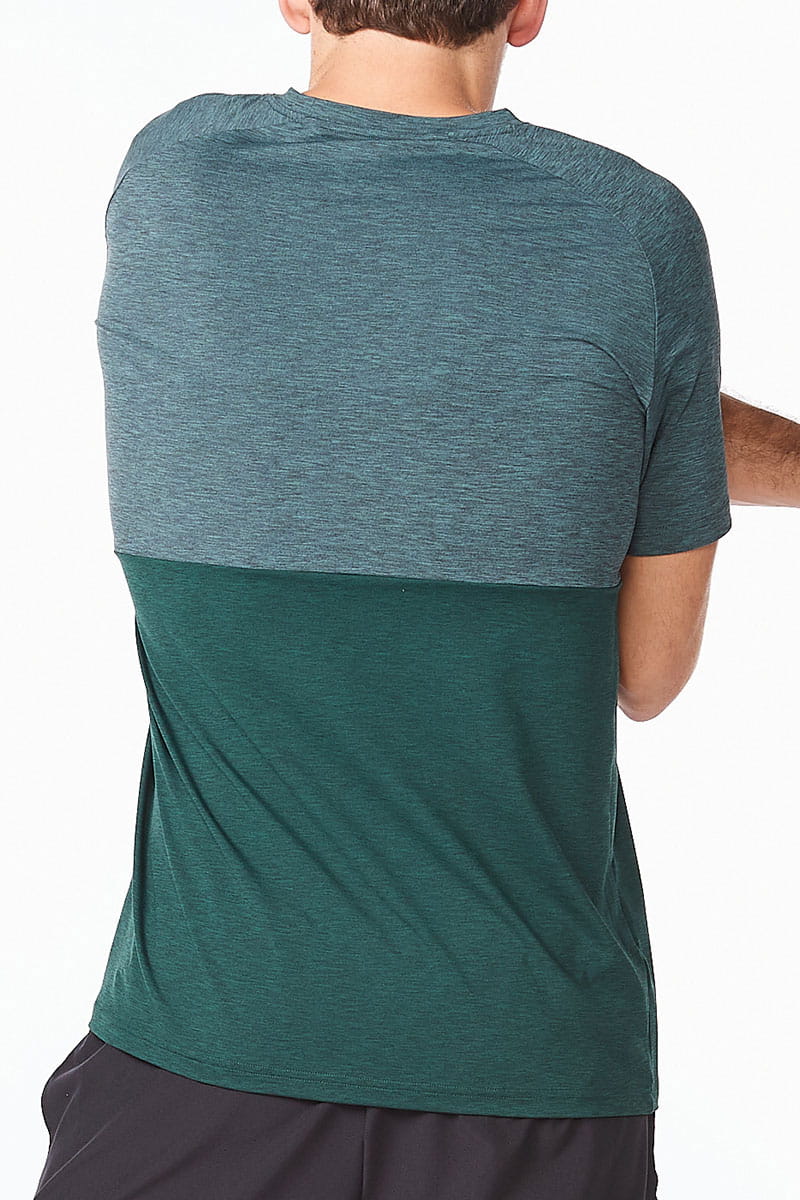 2XU Motion Colour Block Tee, Herren, Pine/Silver Sage - Image 2