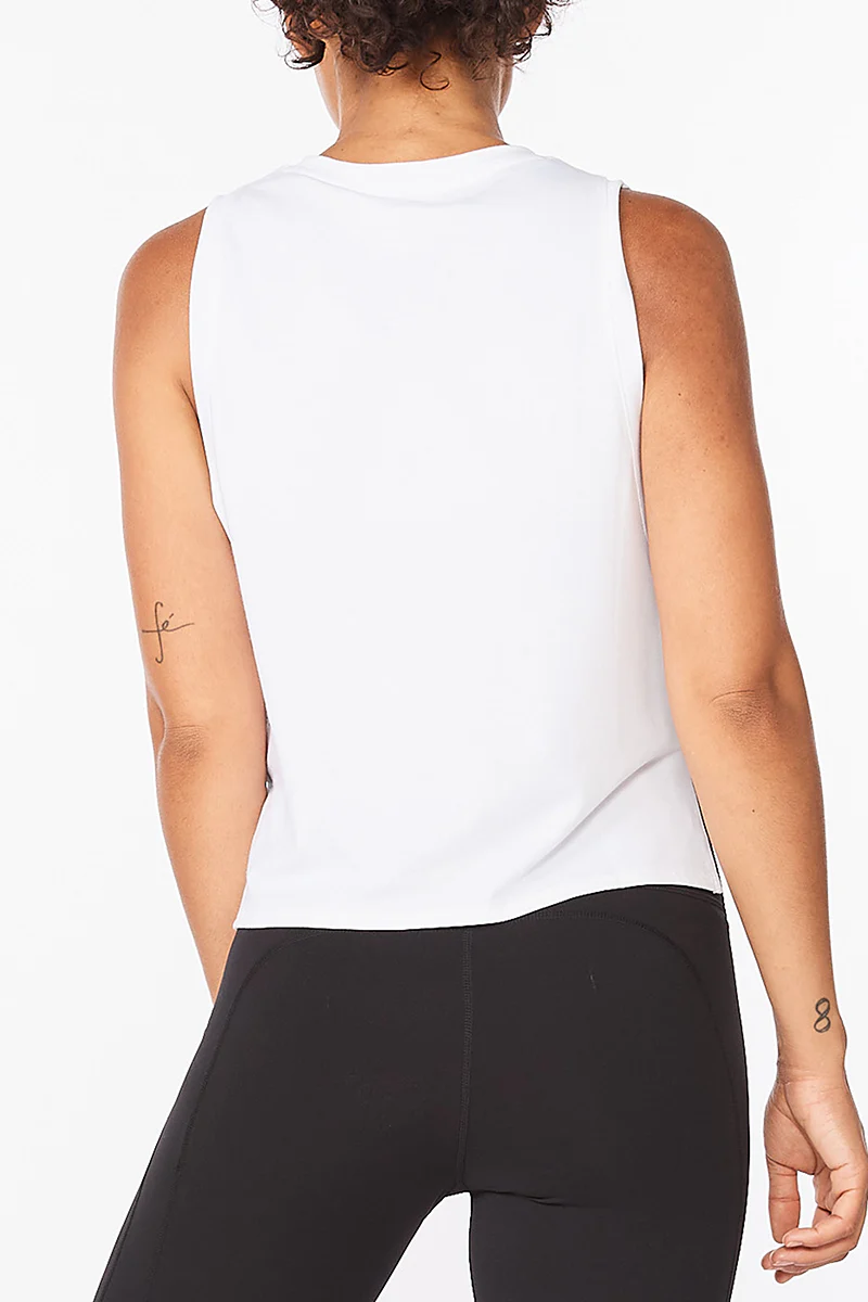 2XU Motion Form Crop Tank, Damen, White - Image 2