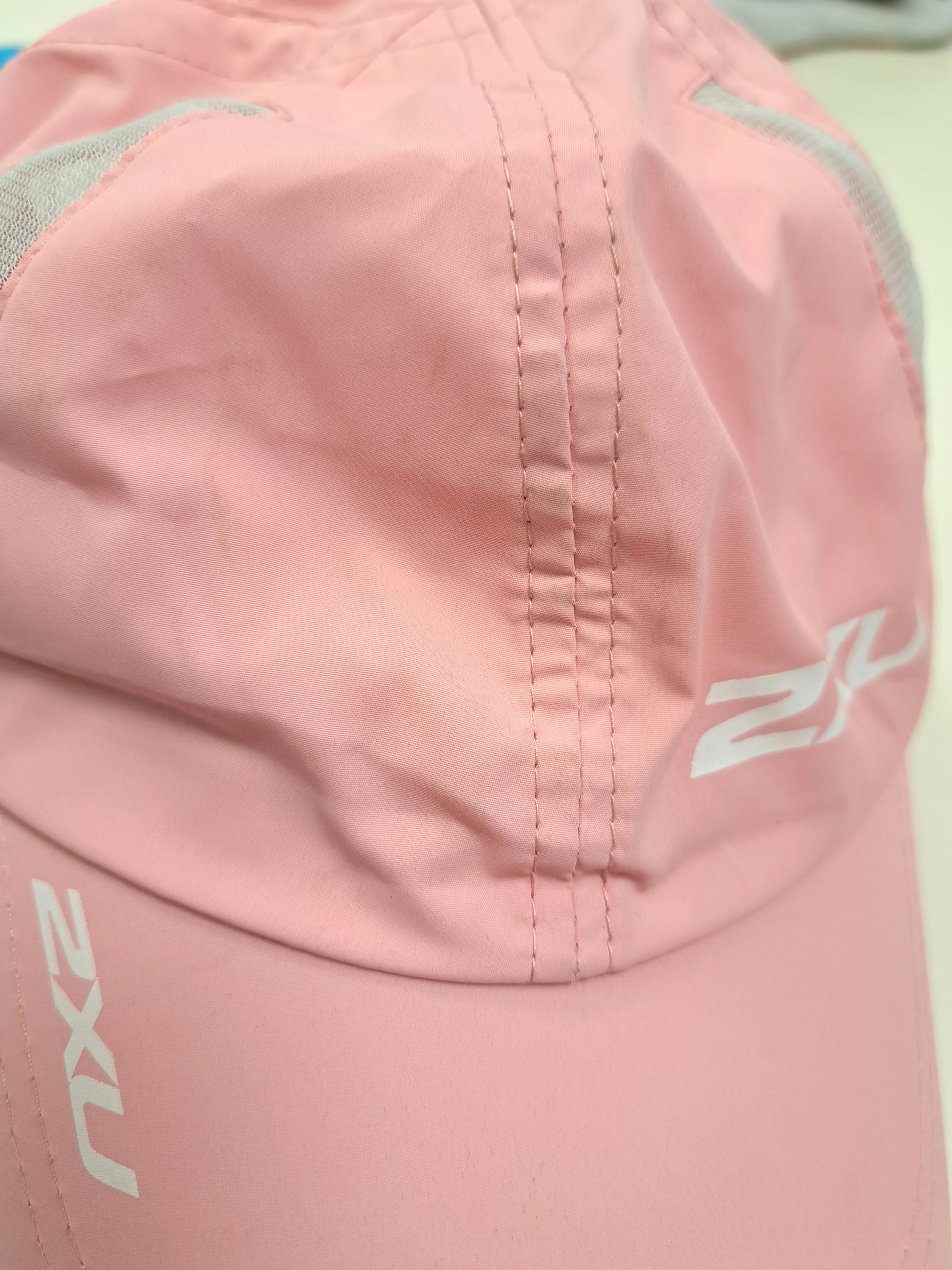 2XU Run Cap, Unisex, Kappe, Blossom/White, B-Ware, kein Umtausch - Image 2