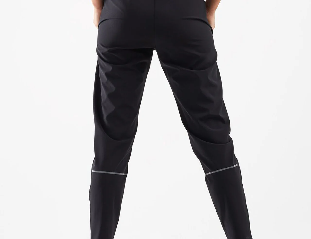 2XU XVENT Woven Jogger, Damen, Black/Silver Reflective - Image 2