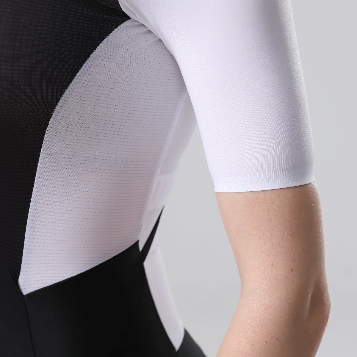 Trinovate Essential Aero Trisuit Sleeved, Damen, Midnight Black - Image 8
